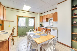 Kitchen | Free WiFi | Dining Area | Dishes & Flatware Provided