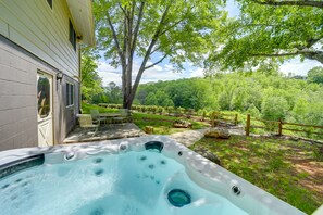 Private Hot Tub | Mountain Views