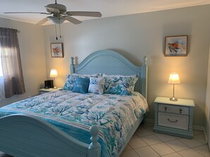 King size bedroom
