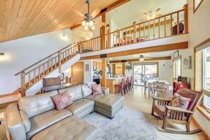 Living Area | Free WiFi | Fireplace | Board Games & Puzzles