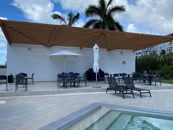 Additional pics of pool