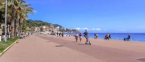 Himmel, Wasser, Azurblau, Pflanze, Strand, Baum, Küsten Und Ozeanische Forms, Strassenlicht
