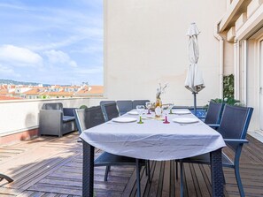 Plante, Bâtiment, Jour, Propriété, L'Eau, Ciel, Bleu, Bleu Azur, Arbre, Arecales