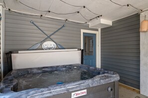 74-web-or-mls-10247F-E-Loon-Ct-BL-Hot-Tub-V2