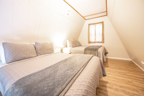 Loft Level with 2 Queen Beds