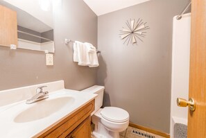 Bathroom with tub/Shower Combo