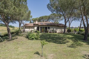 Amenities, Autumn, Building Exterior, Garden, Main Entrance, Spring, Summer
