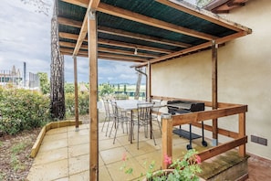 Amenities, Autumn, Balcony / Terrace / Patio, Building Exterior, Common Room, Garden, Spring, Summer