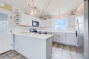 11-Surf-Or-Sound-Realty-1128-Sunny B-Kitchen-01