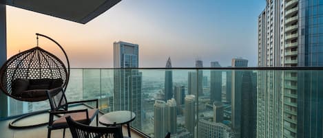 Opulent holiday rental with a large balcony and stunning Burj Khalifa views in Downtown Dubai