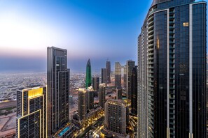 Opulent holiday rental with a large balcony and stunning Burj Khalifa views in Downtown Dubai