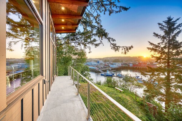 Prepare for an extraordinary vacation filled natural beauty, and an unmatched waterfront experience at this remarkable retreat