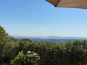 Sea view of the bay of Cannes, the Îles de Lerins and the Esterel