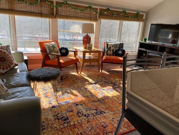 Relax in the mid-century modern LR w/ the view of the Huron River. 