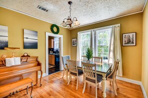 Dining Area | Pet Friendly w/ Fee