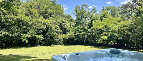 Tub, Hot Tub, Grass, Nature, Outdoors