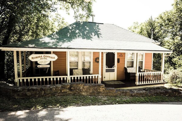 Mimosa Cottage is nestled in a quiet neighborhood. 