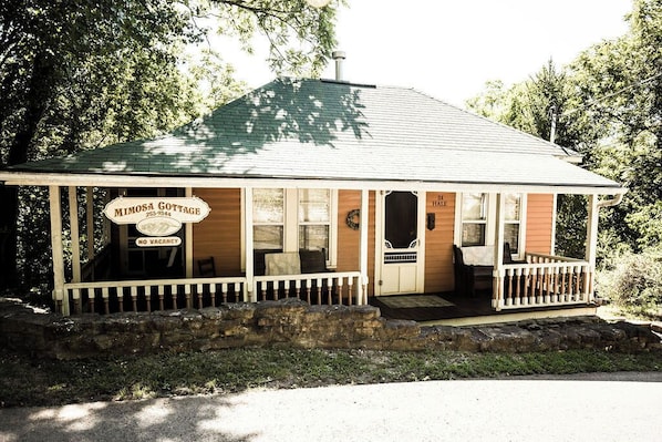 Mimosa Cottage is nestled in a quiet neighborhood.