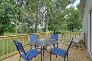 Deck | Gas Grill | Outdoor Dining