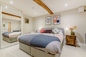 The Old Workshop Master Bedroom - StayCotswold