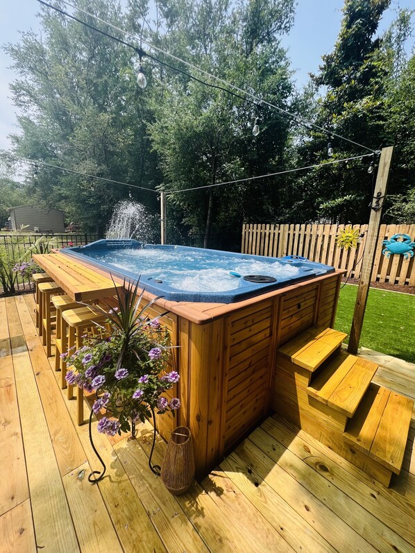 Outdoor spa tub