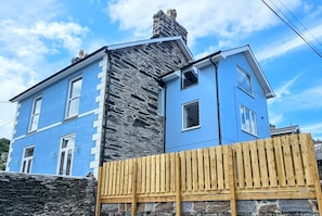 Rhydwenfa, detached house with 5 bedrooms and 5 bathrooms
