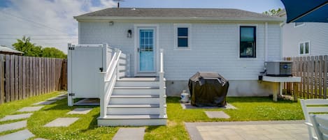 West Cape May Vacation Rental | 2BR | 1BA | 750 Sq Ft | Steps Required