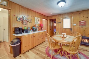 Dining Area | Dishware & Flatware Provided | Gas Fireplace