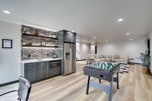 Game Room | Wet Bar | Smart TV | Arcade Game