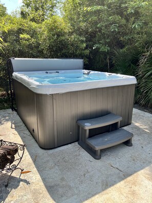 Bain à remous extérieur