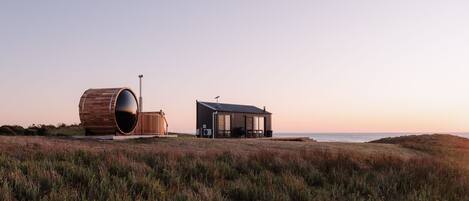 Red Rock Hut is nestled on the west-coast of King Island