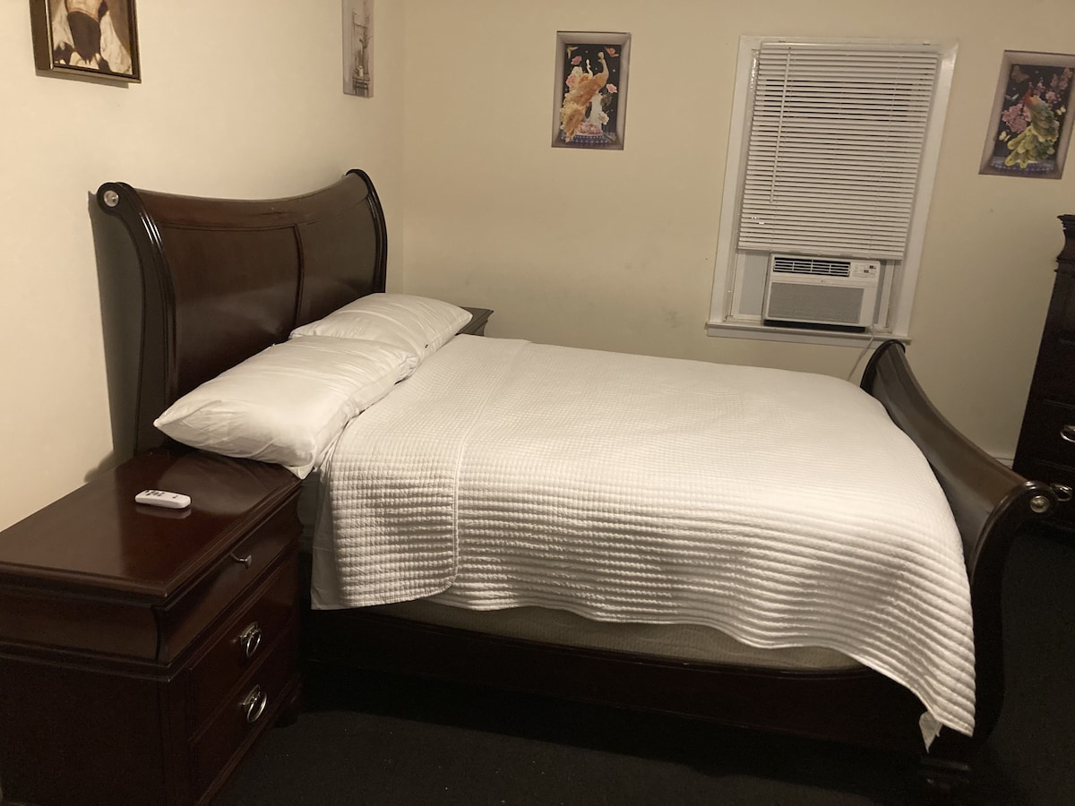 Newly Renovated Two-Bedroom near UBS ARENA +JFK Airport.