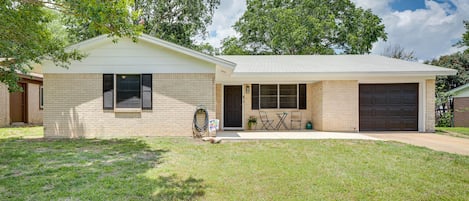 Copperas Cove Vacation Rental | 3BR | 1.5BA | 1,225 Sq Ft | Small Step for Entry