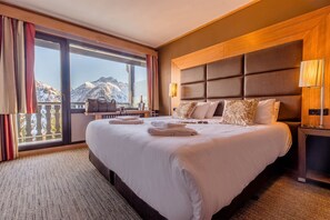 Get a peaceful night sleep in our cozy bedroom which has either a Double bed or 2 Single Italian beds.