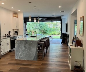 Kitchen Bar