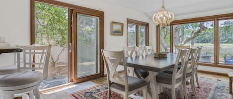 Dining room with seating for 8 and 2 barstools at kitchen countertop