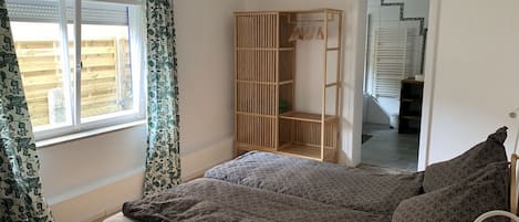 Ferienwohnung bis max. 8 Personen, 2 sep.Schlafzimmer, Wohnzi. mit Ausziehbett-Schlafzimmer 1