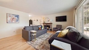 #StayinMyDistrict #BookDirect #EntireHome