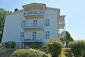 Appartementhaus mit Meerblick und Balkon (SA)