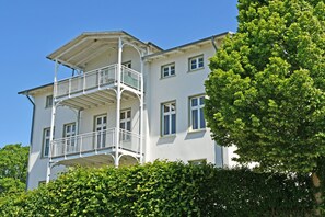 Appartementhaus mit Meerblick und Balkon (SA)