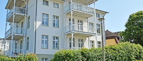 Appartementhaus mit Meerblick und Balkon (SA)