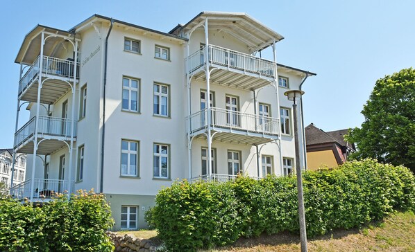 Appartementhaus mit Meerblick und Balkon (SA)
