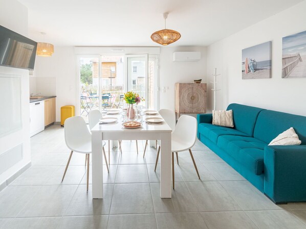 Nuage, Table, Ciel, Meubles, Propriété, Chaise, Bâtiment, L'Eau, Mobilier De Jardin, Design Intérieur