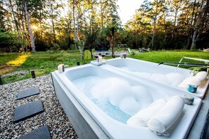 Outdoor spa tub