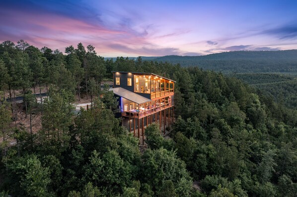 Welcome to Hilltop Retreat!
