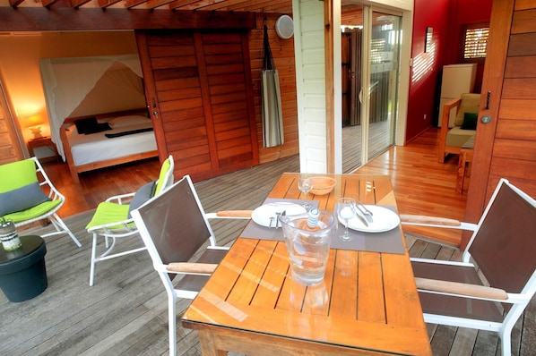 1-Terrasse-Cottages-Deshaies-Plage-Grande-Anse-Vacances-Guadeloupe