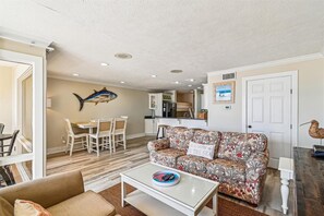 Cozy Beachfront Lounge