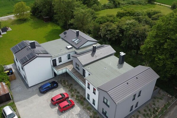 Außenseite Ferienhaus [Sommer]