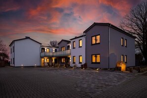 Außenseite Ferienhaus [Sommer]