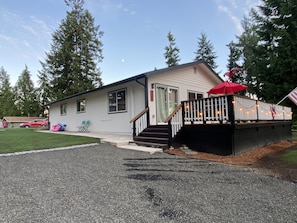 Load and unload zone for easy access to the open living room area. 